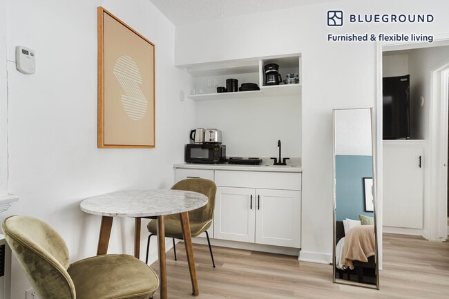 Photo - 944 Tiverton Ave Unidad FL1-ID1219