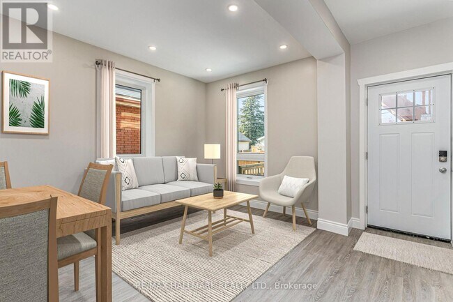 Photo - 291 Emerald St N