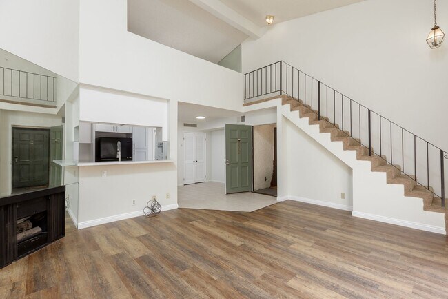 Building Photo - Spacious 2-Bedroom, 2.5-Bath Condo in Cano...