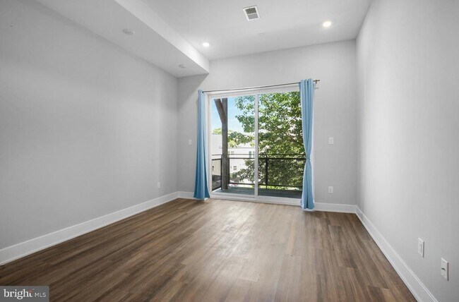 Photo - 910 N 17th St Unit 2