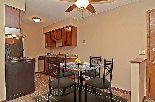 Photo - 9904 Excelsior Blvd Unidad 9904