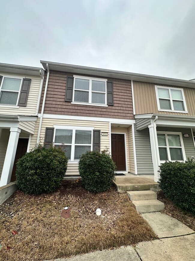 Photo - Spacious 3 Bed, 3.5 Bath Townhome in Desirable & Convenient Highland Creek Community!