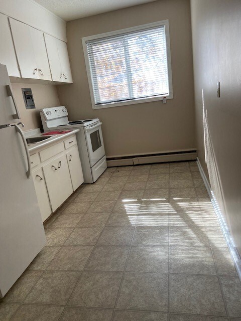 Building Photo - 422 4th Av N