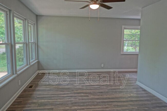 Photo - 2927 Holiday Dr SW