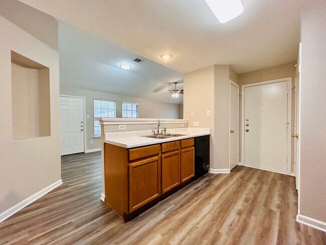 Photo - 8507 Apple Carrie Cove Unidad B