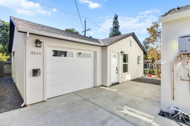 Building Photo - Home for Rent in  Midtown, Sacramento!  2 Bed/ 2 Bath