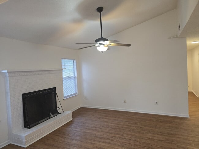 Photo - 4016 Rainbow Dr