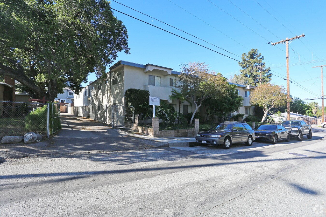 Edificio - 7766 Wyngate St