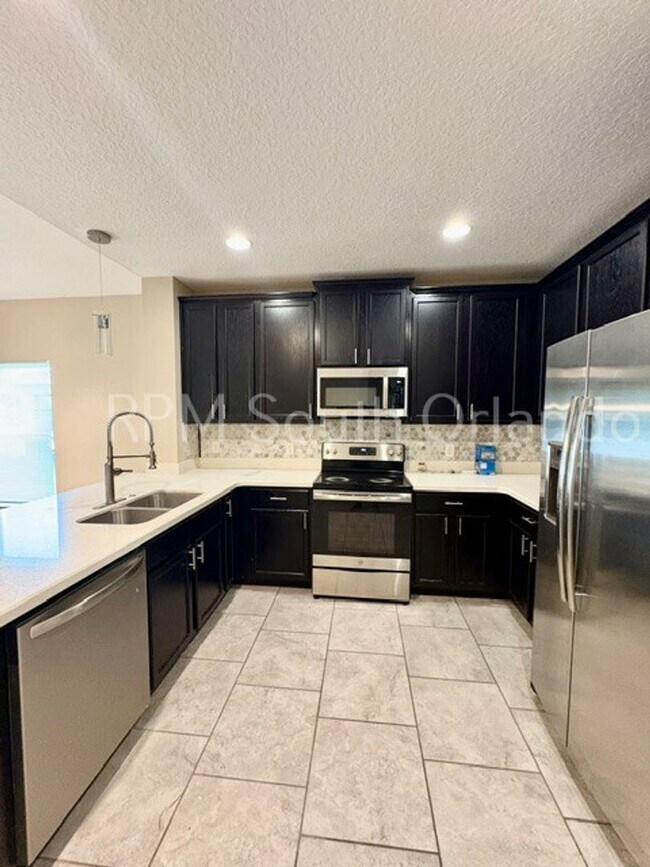 2751 Wadeview Loop