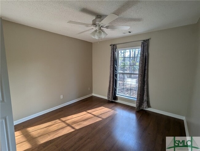 Photo - 550 Laurenburg Dr