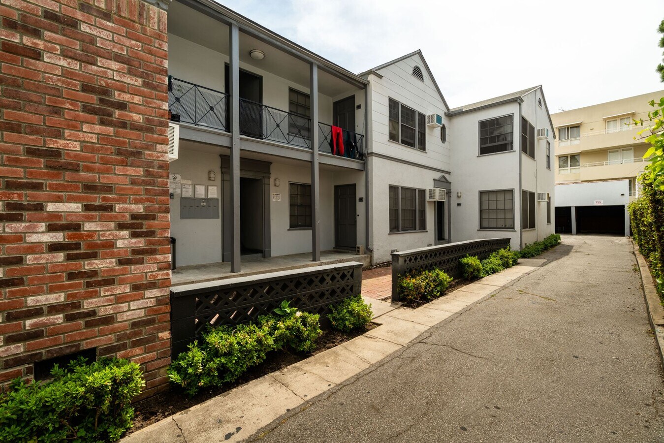 Photo - 457-459 Kelton Ave