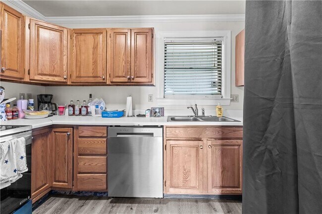 Photo - 580 Thames St Unidad A1