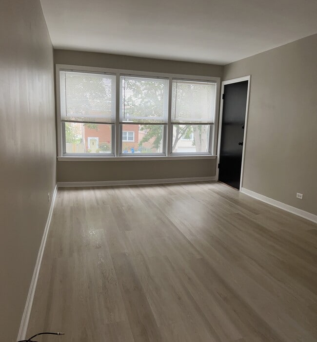 front room - 4835 Hull St Unit 2W