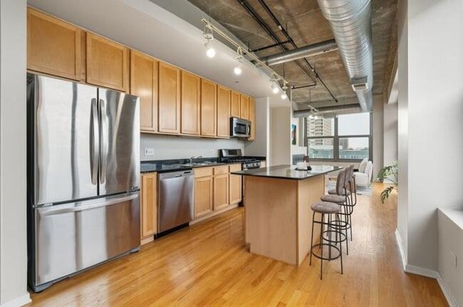 Building Photo - 933 W Van Buren St Unit 516