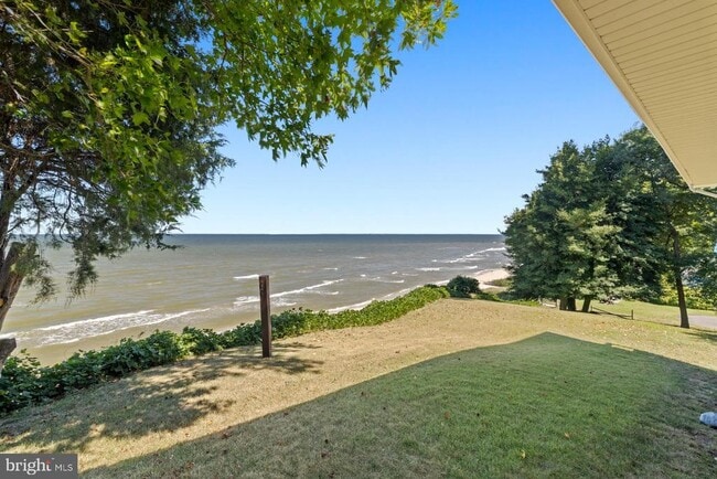 Building Photo - 5510 Beach Dr Rental