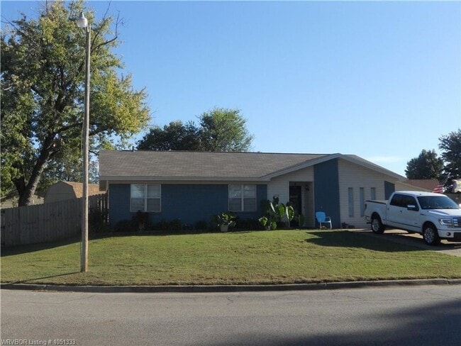 Building Photo - Cute 3 Bedroom 2 Bath House for Rent  Move...