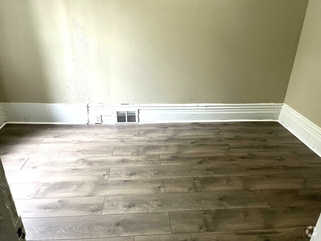 Building Photo - 501 E 7th St Unit 4 Rental