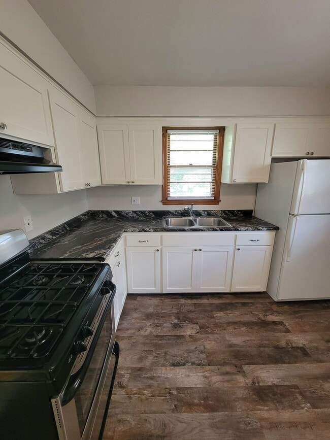 Photo - Renovated Upper Level Duplex - Armatage Neighborhood