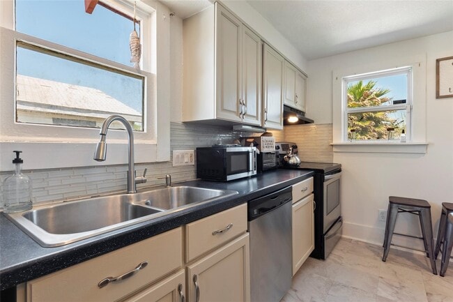 Photo - 2216 Grover Ave