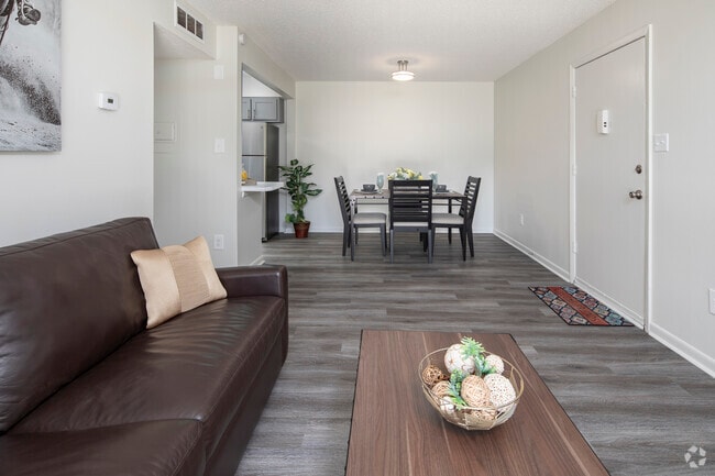 2BR, 1.5BA 845 SF