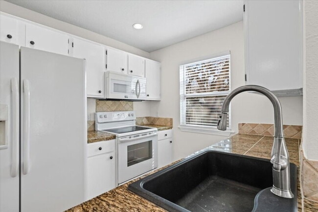 Photo - 303 Fantail Loop