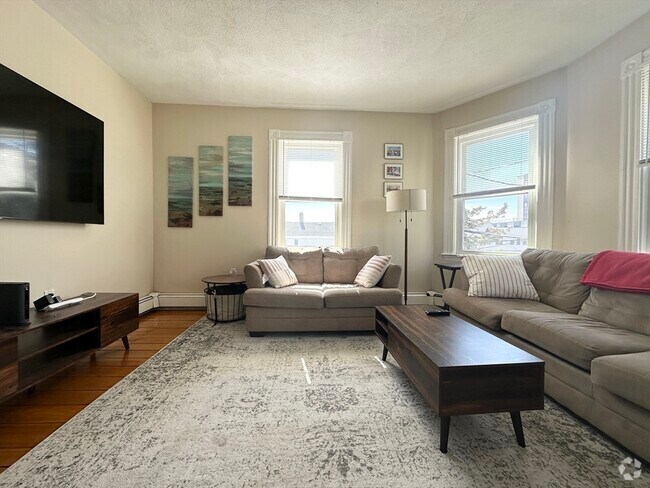 Building Photo - 14 Allen St Unit 2 Rental