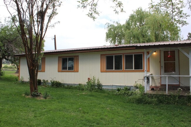 Building Photo - Private country setting