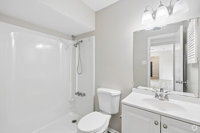 2BR, 2BA - 1,050SF - Bathroom