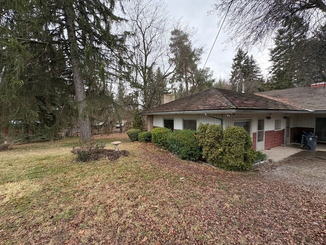 Building Photo - North Almon Farm Unit 1