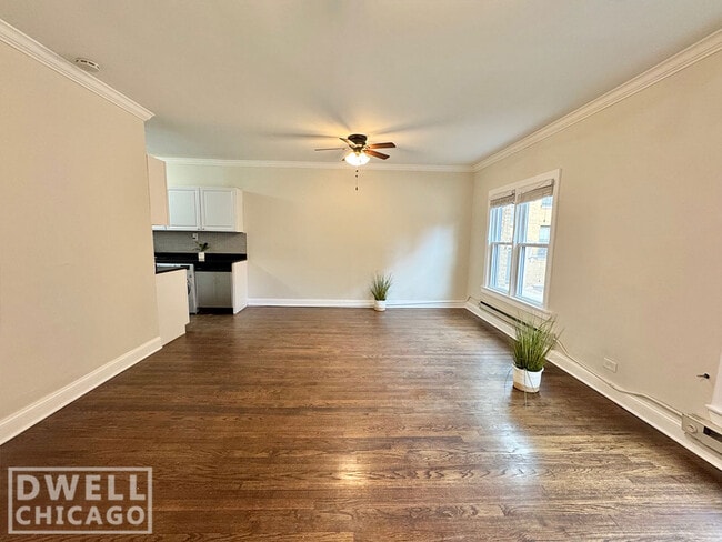 Photo - 730 W Roscoe St