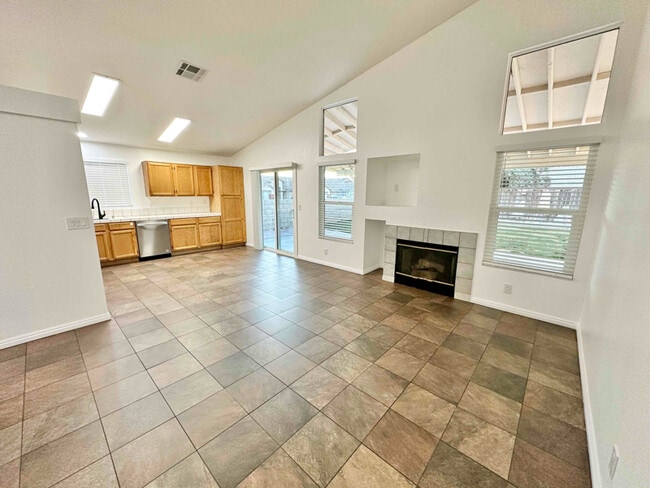 Photo - 3060 Christina St