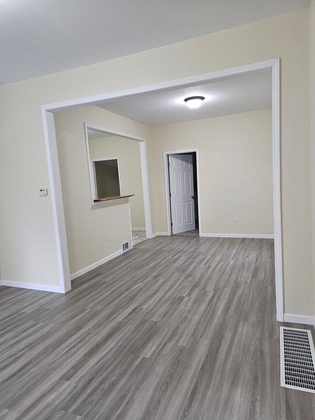 Photo - 419 Montrose St