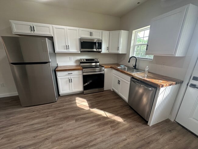 Photo - Lakeway Apartments