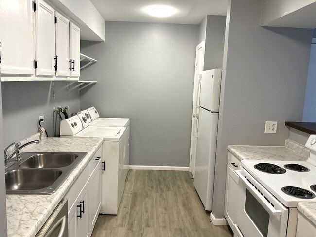 Photo - 1387 S Glen Cir