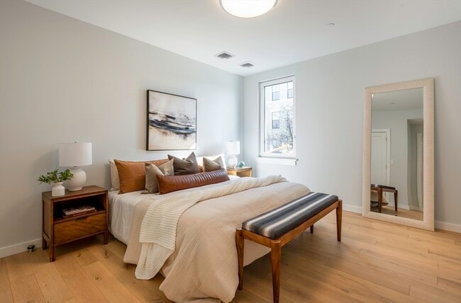 Building Photo - 63 Bow St Unit #1