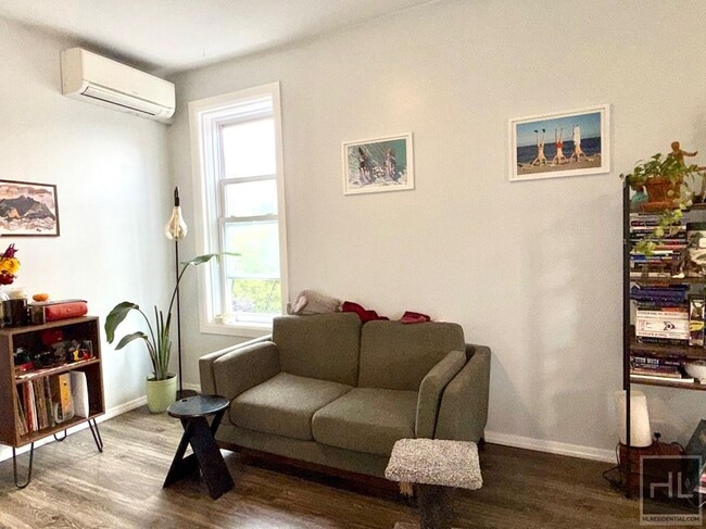 Photo - 23 AVENUE Unit 3