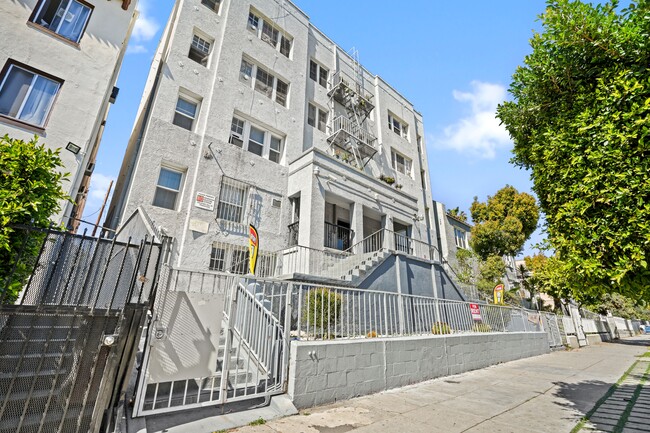 Building Photo - 447 S. Rampart Blvd - Studio & 1 Bedroom A... Rental