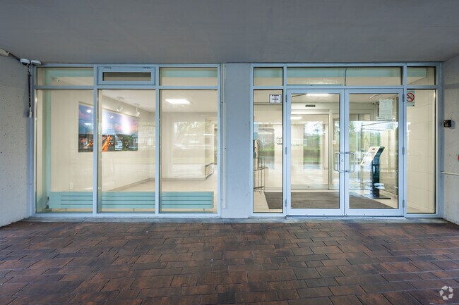 Entrance - 2550 Kingston