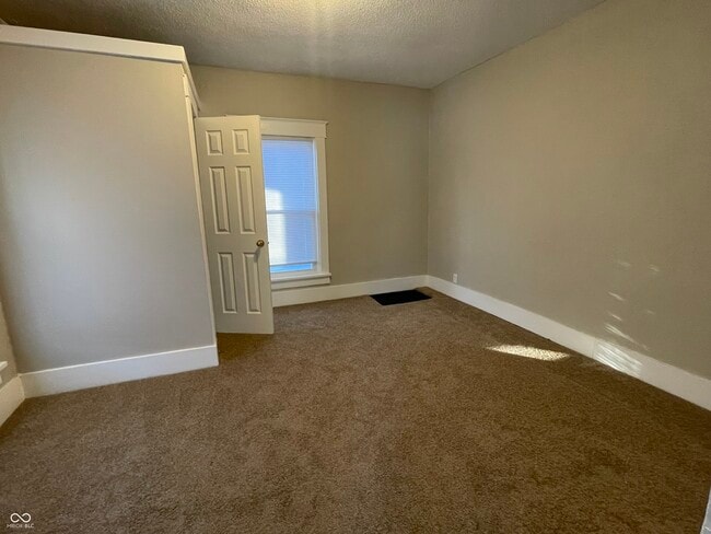 Photo - 324 W 41st St