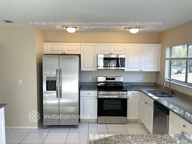 Photo - 785 SW Belmont Cir