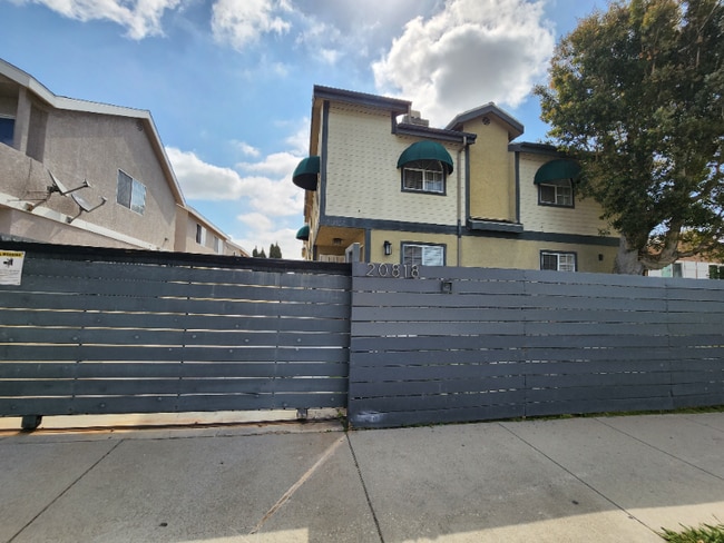 Photo - 20818 Harvard Blvd Unidad 1