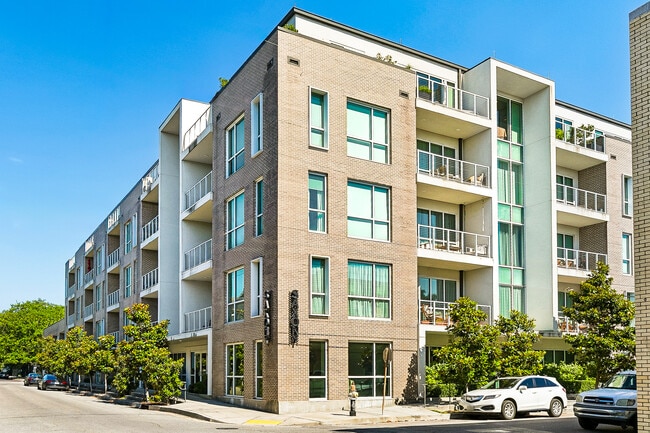 Building Photo - 900 Bartholomew St Unit 103