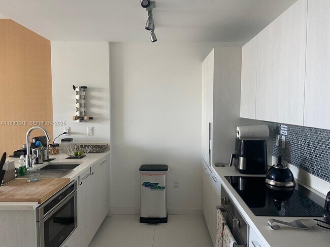 Photo - 501 NE 31st St Unidad 604