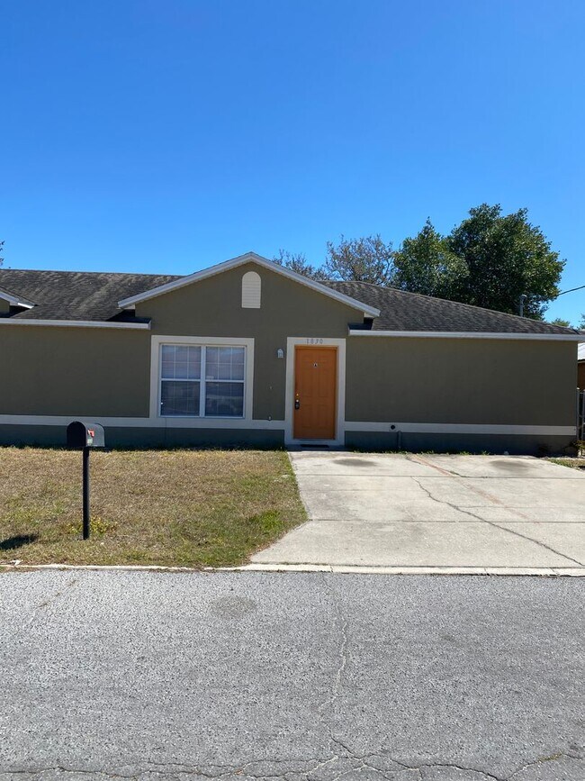 Photo - 3 Bedroom, 1 bathroom Duplex Winter Haven!