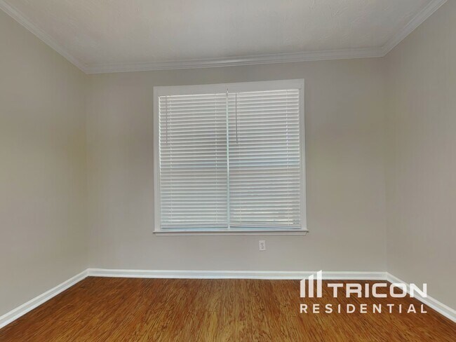 Photo - 1065 Dalby Way