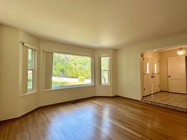 Photo - 4 Bedroom Home + Den in Saratoga!