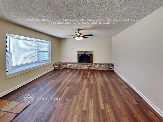 Photo - 2323 E Mitchell Dr