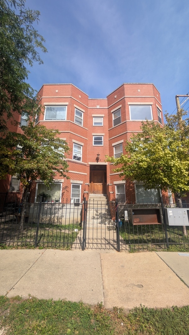 Building Photo - 3536 W Monroe St Rental