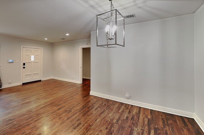 Photo - Designer Updates, Timeless Charm & an Unbeatable Fort Worth Location!