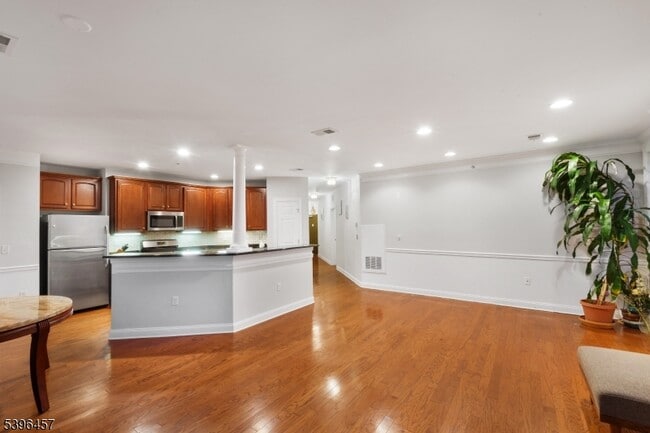 Photo - 265 Victoria Dr